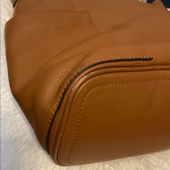 Michael Kors Pebbled Leather Shoulder Bag Camel Side Pockets - Picture 11 of 16